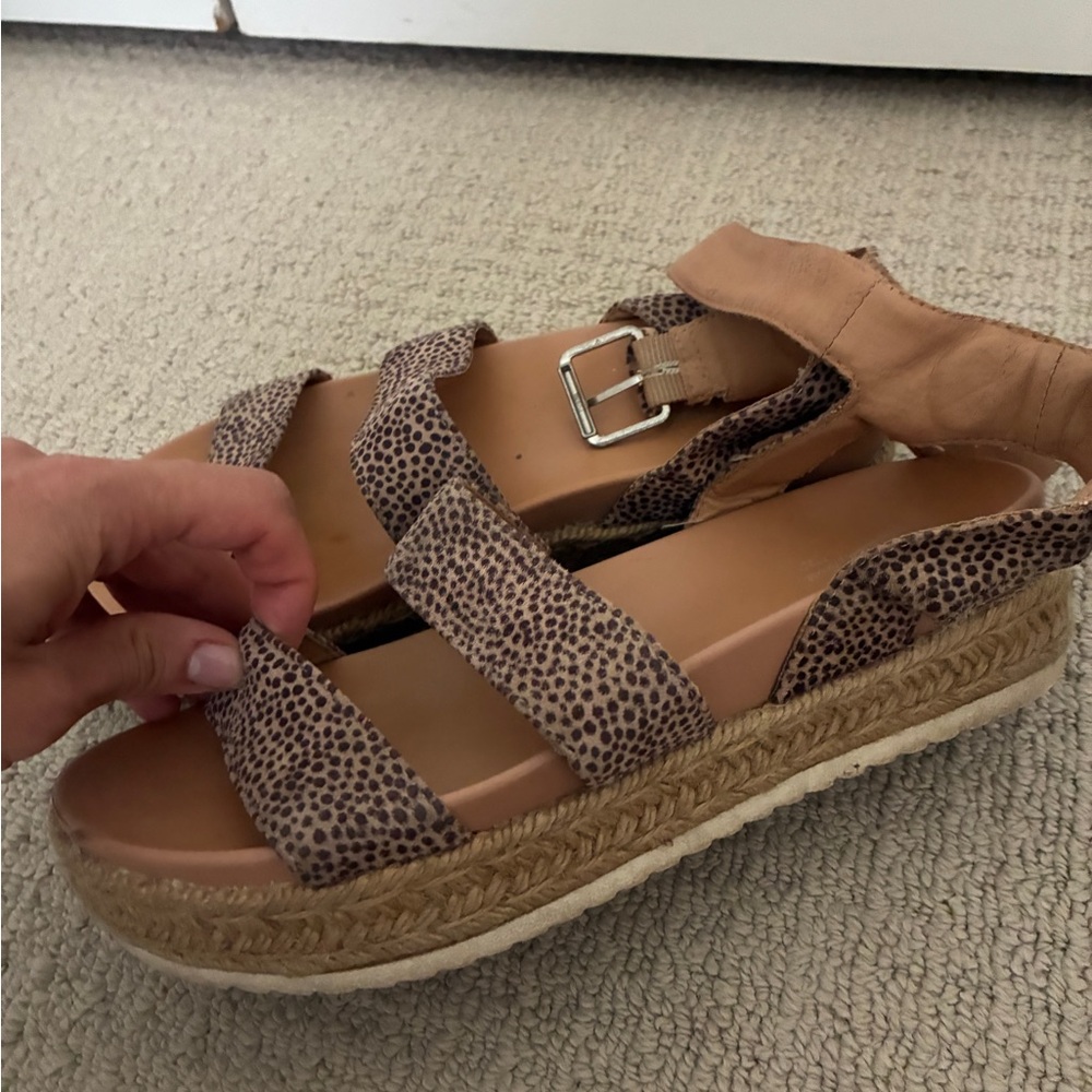 Universal Thread Brown Sandals Espadrille Style - Picture 7 of 7